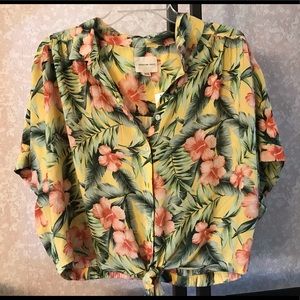 AE XL Hawaiian style crop top